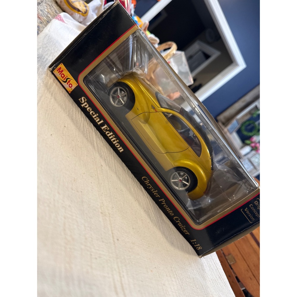 Maisto 1:18 Chrysler Pronto Cruizer Original Concept Version Gold Diecast 31870
